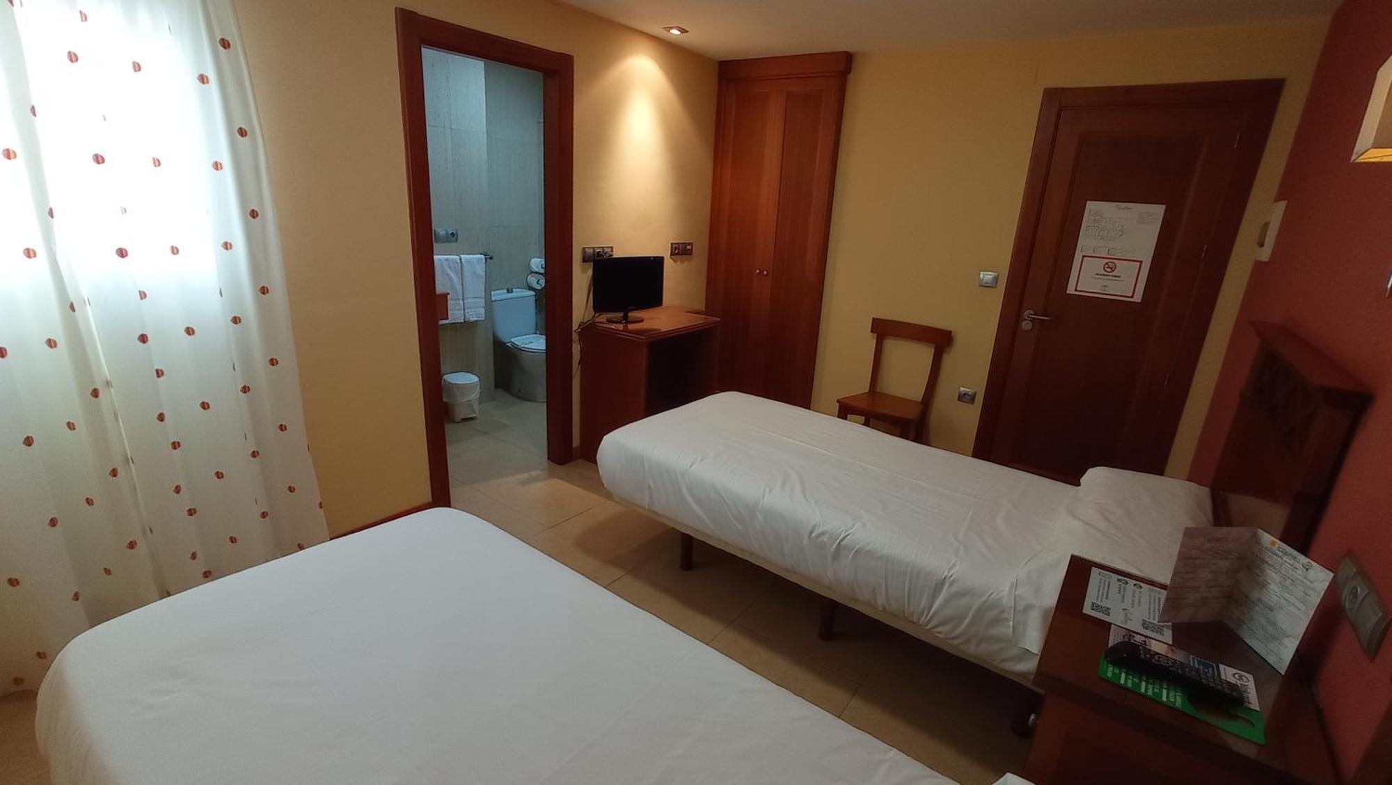 Pension Restaurante Casablanca Torreperogil Szoba fotó